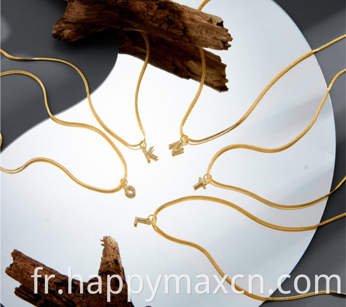 Nouvelle mode 14k Gold Snake Bone Chain 26 lettres Collier de pendentif zircon